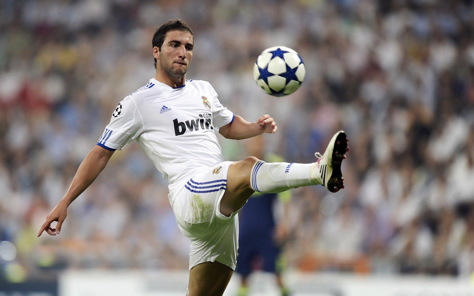 阿隆索洞察皇马症结却难施拳脚，更衣室暗流与高层僵局成变革壁垒