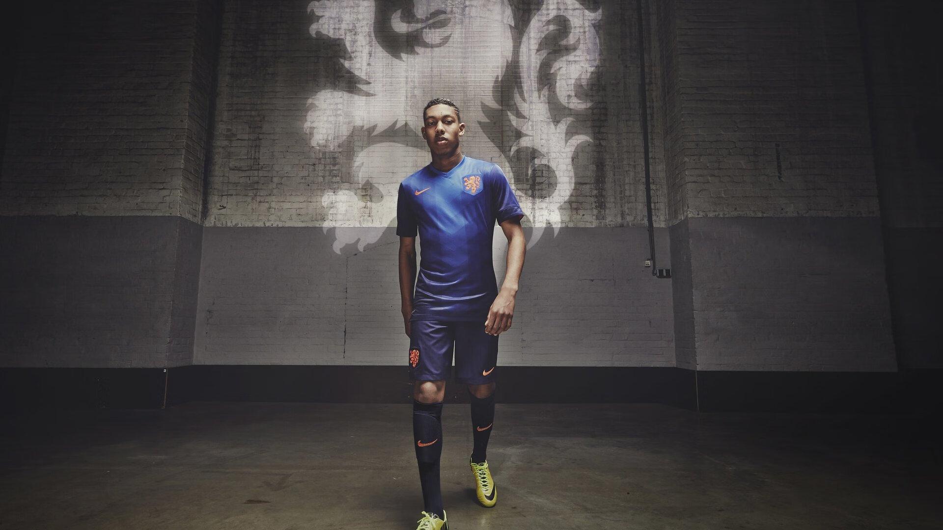 马雷赛后怒斥裁判争议判罚,怎么忍心抢我红牌!引爆足坛论战